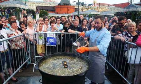 Кулинарное шоу: в центре Москвы сварили 100 литров ухи