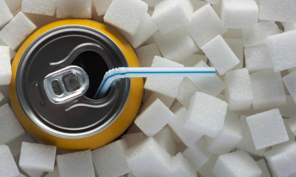 В Сингапуре готовы запретить рекламу напитков с высоким содержанием сахара