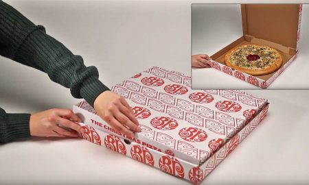 "Рождественская" коробка от Boston Pizza cпоет праздничные песни