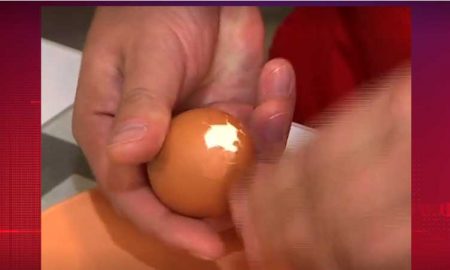 Лайфхак: прикольный способ очистить вареное яйцо