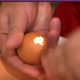 Лайфхак: прикольный способ очистить вареное яйцо