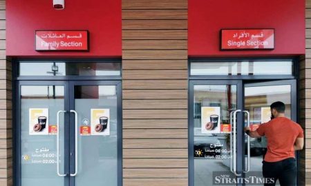 В ресторанах Саудовской Аравии отменили раздельные входы для мужчин и женщин
