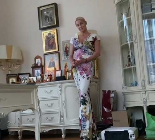 Волочкова показала "домашний иконостас". Фото instagram.com/volochkova_art