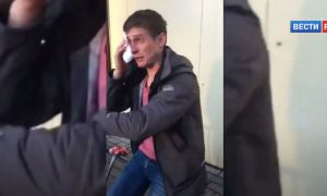 Россиянину охранники разбили лицо в магазине за снятую маску