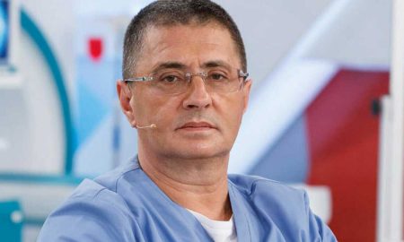 Главврач столичной больницы №71 Александр Мясников, известный зрителям «России 1» как доктор Мясников