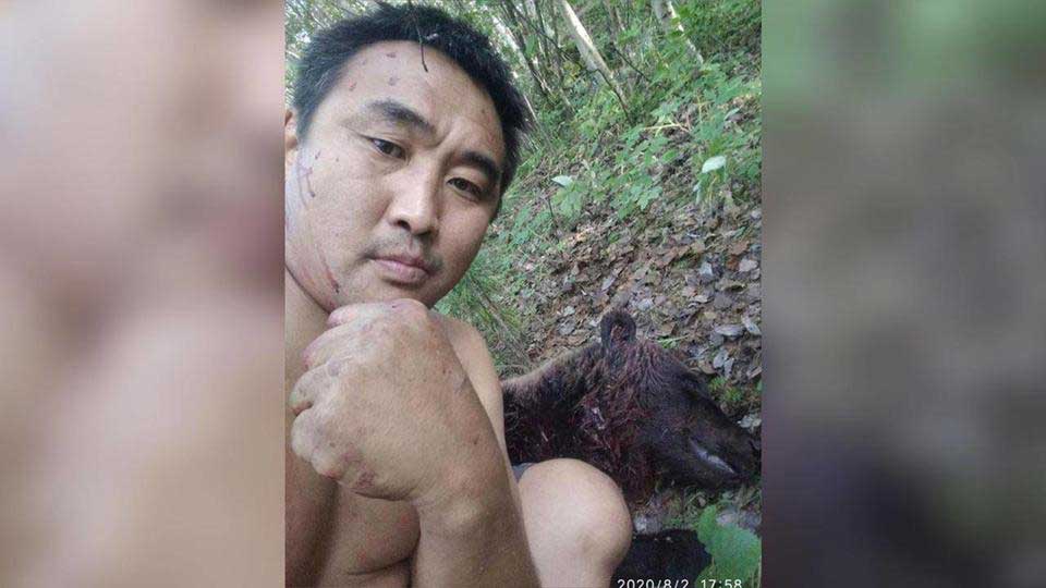 "Он хотел меня съесть": россиянин голыми руками убил в лесу медведя