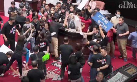 Депутаты Тайваня на заседании забросали друг друга свиными кишками