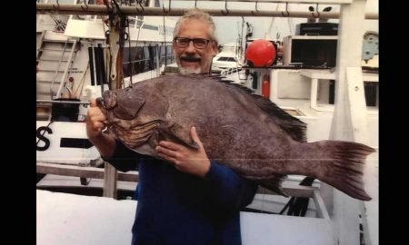 Рыболову удалось поймать самого большого в мире морского окуня