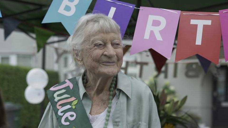 100-летняя женщина считает «секретом» долголетия виски и борьбу с фашизмом