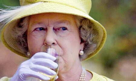 Врачи рекомендовали Елизавете II отказаться от потребления алкогольных напитков