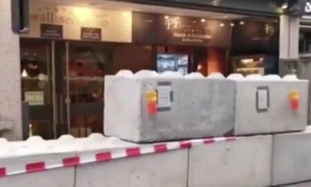 Бетонные COVID-ограничения: в Швеции кафе и рестораны закрывают бетонными блоками