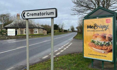 McDonald's откажется от рекламы бургеров у крематория в США