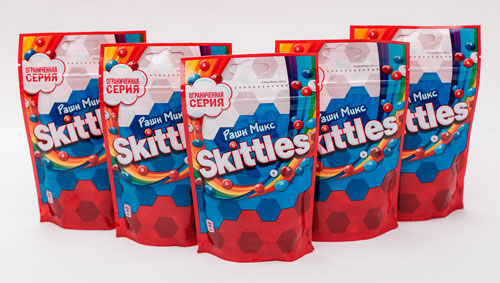 Конфеты Skittles в цветах российского флага
