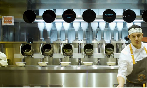 В США открылся ресторан, где еду готовят роботы
