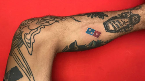 Россияне готовы набивать татуировки ради пиццы