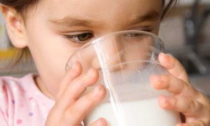 Детское питание, здоровое питание, молоко