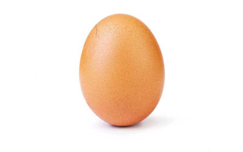 Знаменитое инстаграмовское яйцо треснуло