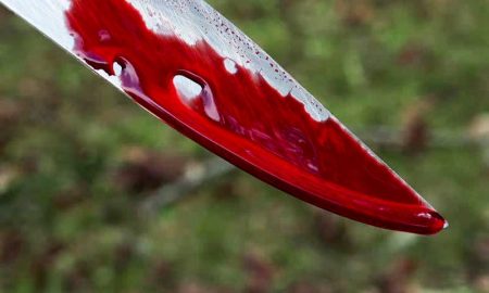 Нож в крови