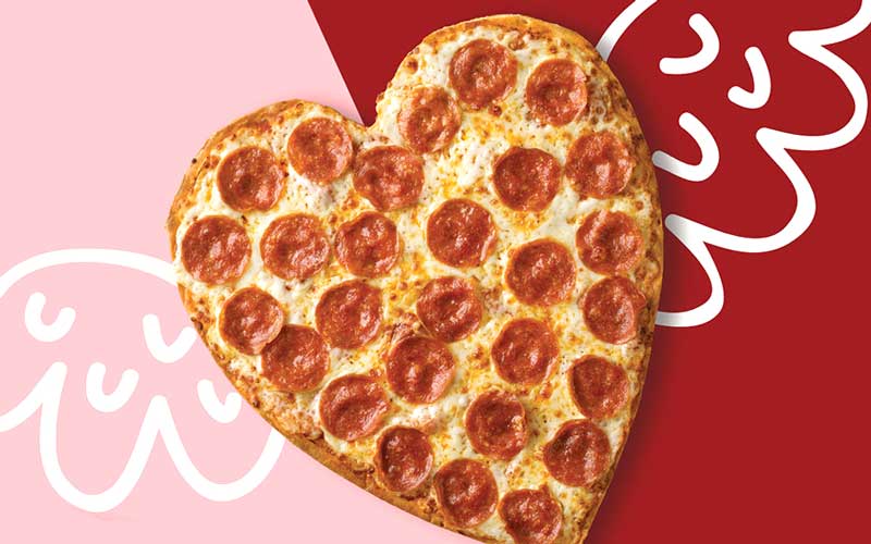 «Папа Джонс» предлагает всем влюблённым пиццу в форме сердца