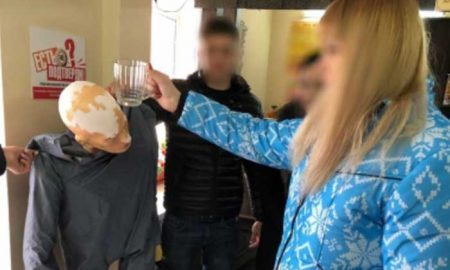 В баре Ессентуков мужчина избил пивной кружкой женщин