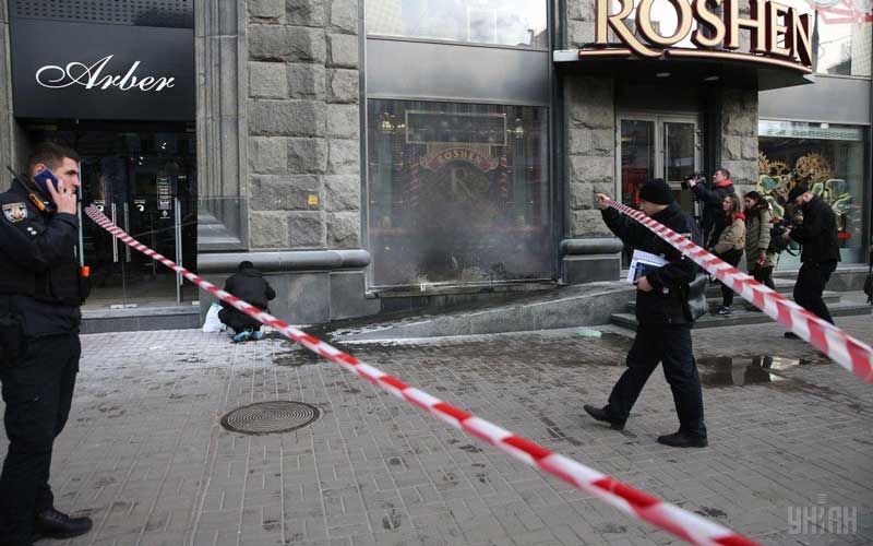 В Киеве задержали поджигателя магазина Roshen на Крещатике