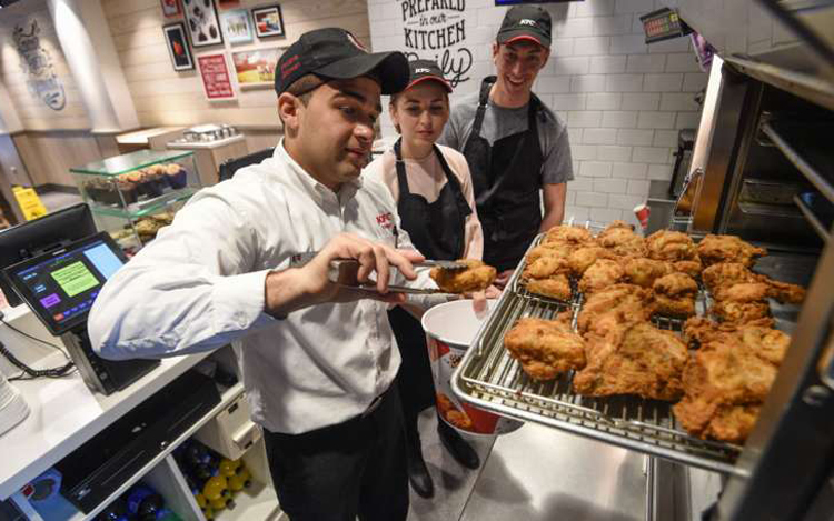 KFC предлагает зайти за прилавок и приготовить собственную курицу
