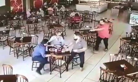 Видео расправы над мужчиной, расстрелявшего посетителя кафе