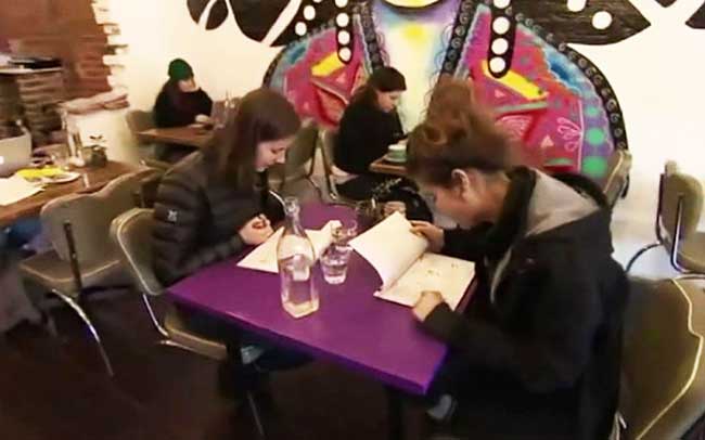 Феминистки прогорели: в Австралии закрылось кафе для женщин "Прекрасная Она"