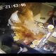 Китайскую официантку ошпарила кипятком после взрыва зажигалки