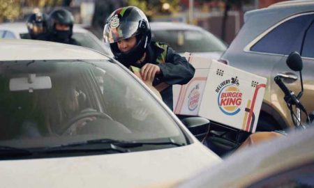 Burger King практикуется доставлять еду до автомобиля в дорожных пробках