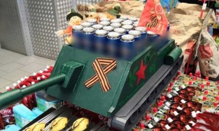 Россияне осудили «пивной» танк в честь Дня Победы