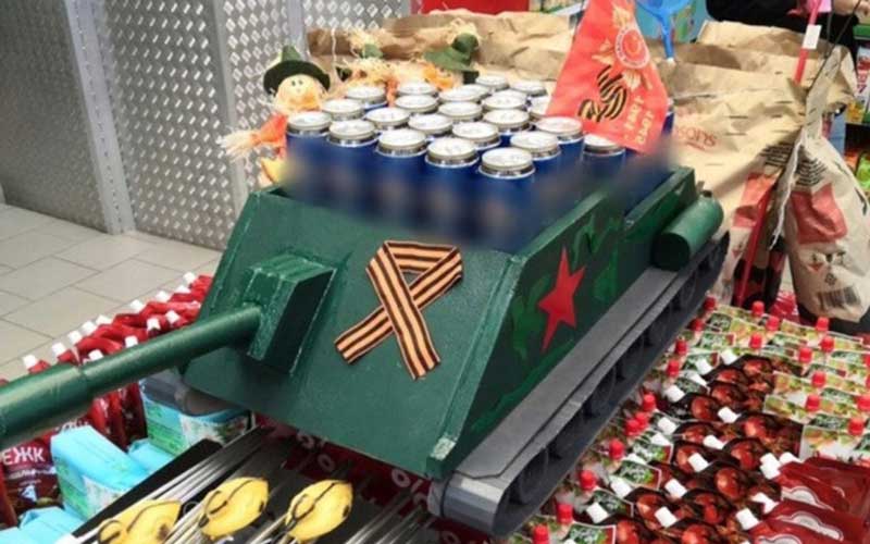 Россияне осудили «пивной» танк в честь Дня Победы