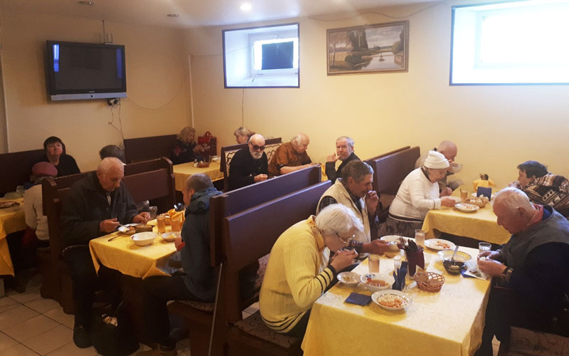 Cоцкафе "Добродомик" с бесплатными обедами для пенсионеров вернулось к работе после закрытия