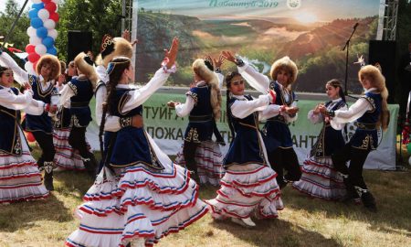 Татаро-башкирский праздник Сабантуй под Петербургом, с пловом и танцами