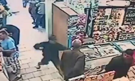 Молодой человек зарезал мигранта в магазине под Петербургом
