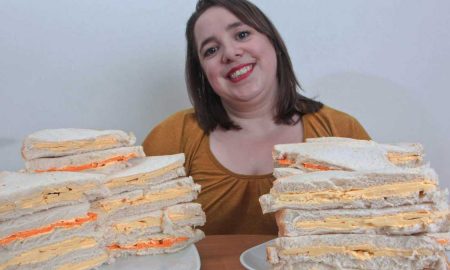 Редкая фобия заставила женщину жить на одном хлебе с сыром