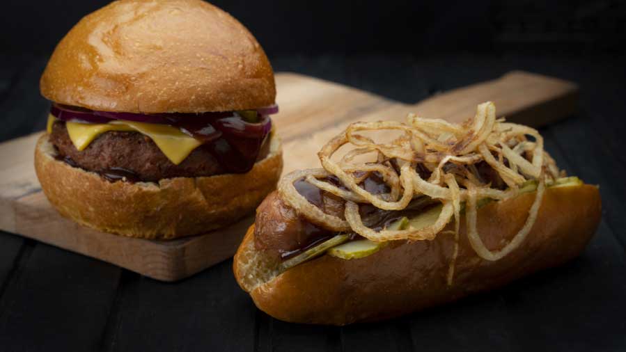 Delivery Club и «Ракета» предлагают хот-доги с сосисками из искусственного мяса