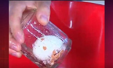 Лайфхак: как быстро почистить горячее яйцо