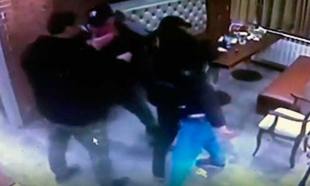 Избиение мужчины в московском кафе попало на видео