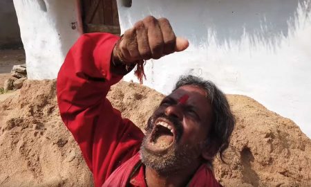Житель Индии 20 лет ест землю без видимого вреда здоровью