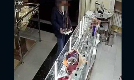 Вор-сладкоежка украл дорогие конфеты из шоколадного бутика