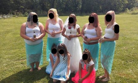 В сети обсуждают невесту с подругами и пивными бутылками на фотографии
