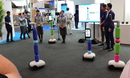 В Японии открылся первый в мире магазин, где покупки совершаются управляемым роботом