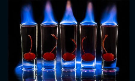 Эксперт напомнил старый способ распознать некачественный алкоголь с помощью зажигалки
