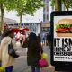 Burger King признался, что в рекламе прятал за своим бургером «Биг Мак»