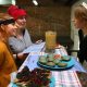 Феминистки в Москве передают через еду тайные знания