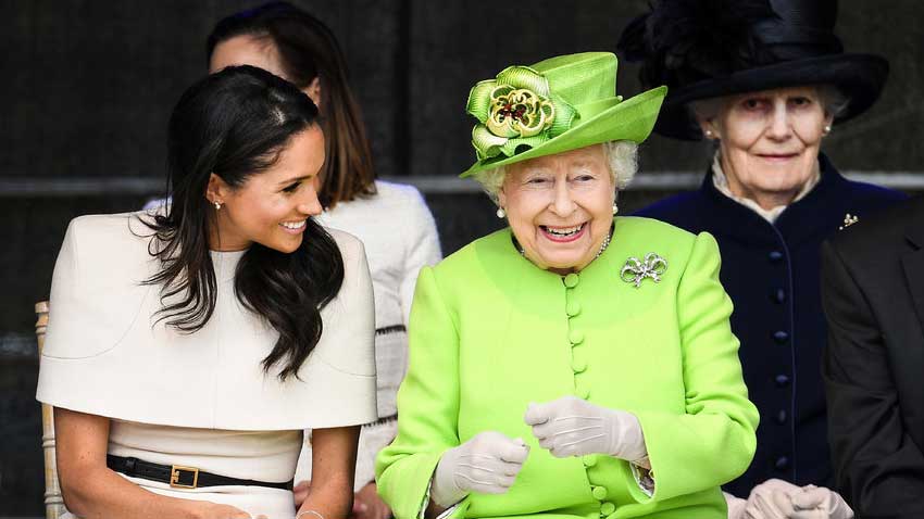 На первом совместном выходе в свет в июне 2018 года королева и Меган Маркл много общались и смеялись, их отношения казались безоблачными. Фото Getty