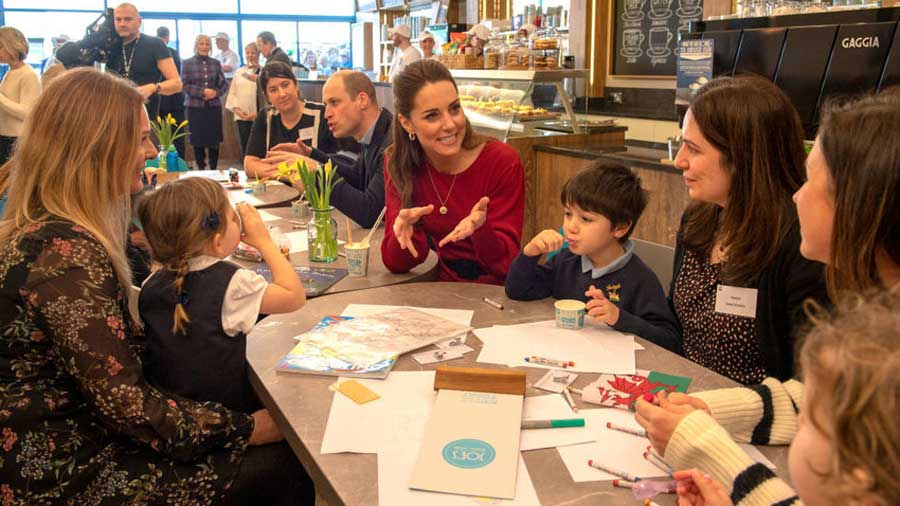 Кейт Миддлтон и принц Уильям поели мороженое и пообщались с детьми
