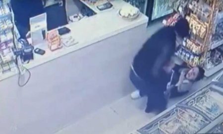 Дерзкое ограбление магазина в Новороссийске попало на видео