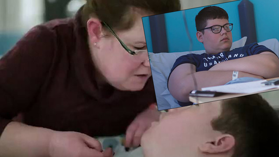 Мать тайно подкармливала страдающего от ожирения 146-килограммового сына